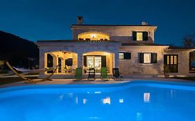 Villa Stonegate Estate - Bonus, Dvije Vile Jedna Cijena!